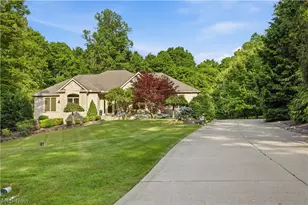 11565 Robin Wood Ln, Chagrin Falls, OH 44023 - Photo 2