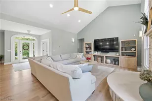 11565 Robin Wood Ln, Chagrin Falls, OH 44023 - Photo 4