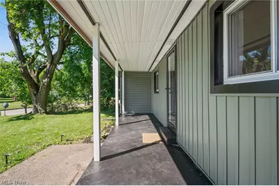 815 E Cassell Avenue, Barberton, OH 44203 - Photo 4