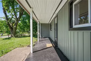 815 E Cassell Ave, Barberton, OH 44203 - Photo 4