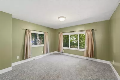 815 E Cassell Avenue, Barberton, OH 44203 - Photo 22