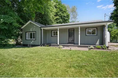 815 E Cassell Avenue, Barberton, OH 44203 - Photo 2