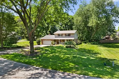 2438 Lyndon Drive, Green, OH 44685 - Photo 2