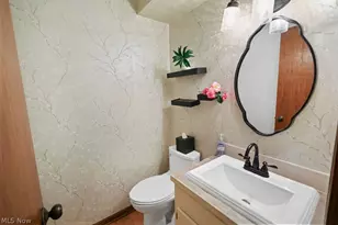 2438 Lyndon Dr, Green, OH 44685 - Photo 16