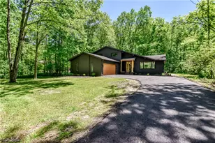 19121 Brewster Rd, Aurora, OH 44202 - Photo 2