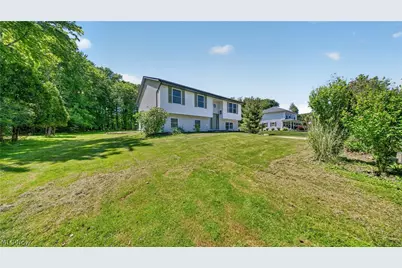 10142 Hillcrest Road, Kirtland, OH 44094 - Photo 2