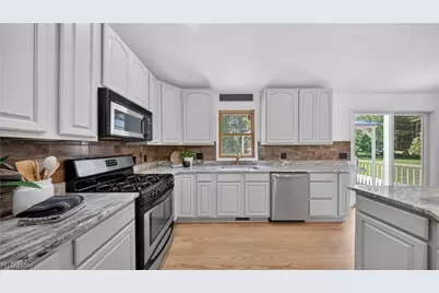10142 Hillcrest Road, Kirtland, OH 44094 - Photo 12