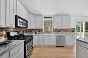 10142 Hillcrest Rd, Kirtland, OH 44094 - Photo 12