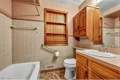 2218 Larchmont Drive, Wickliffe, OH 44092 - Photo 12