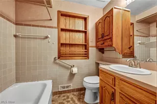 2218 Larchmont Dr, Wickliffe, OH 44092 - Photo 12