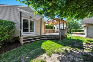 2218 Larchmont Dr, Wickliffe, OH 44092 - Photo 30