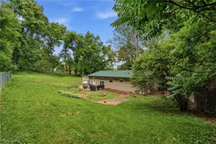 544 Homestead Dr, Williamstown, WV 26187 - Photo 6