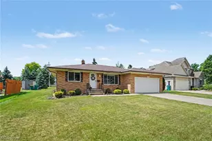 272 N Skyline Dr, Green Hills, OH 44131 - Photo 2