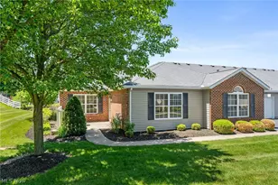 140 Woodbury Glen St, Hartville, OH 44632 - Photo 2