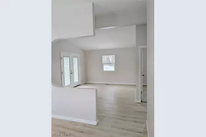 802 S Jenkins Boulevard, Akron, OH 44306 - Photo 10