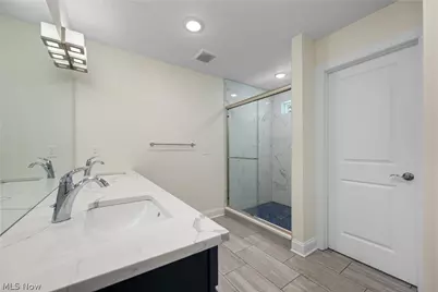 3675 Washington Park Boulevard, Newburgh Heights, OH 44105 - Photo 20