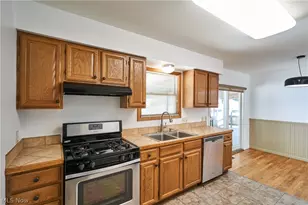 1056 Endicott Dr, Akron, OH 44313 - Photo 8