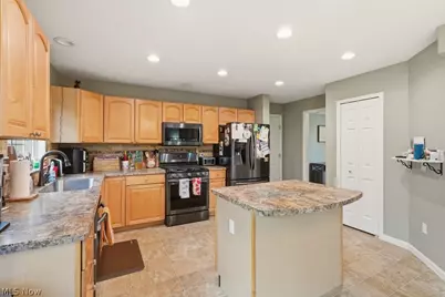 1223 Tinkers Green Drive, Streetsboro, OH 44241 - Photo 4