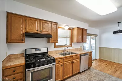 1056 Endicott Drive, Akron, OH 44313 - Photo 8