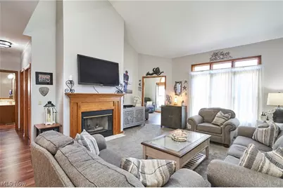 2574 Cardington Green, Uniontown, OH 44685 - Photo 4
