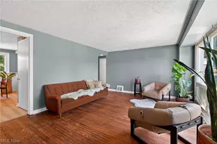 153 Far View Dr SW, North Canton, OH 44720 - Photo 6