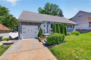 153 Far View Dr SW, North Canton, OH 44720 - Photo 2