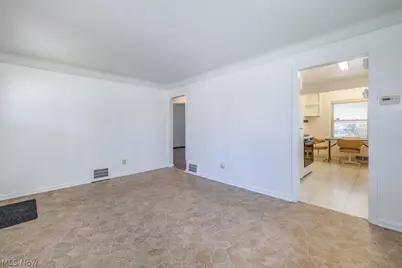 13413 Crossburn Avenue, Loveland, OH 44135 - Photo 6