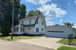 102 Downs Ave, Newcomerstown, OH 43832 - Photo 2
