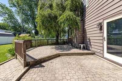 709 Oakhurst Drive, Amherst, OH 44001 - Photo 26