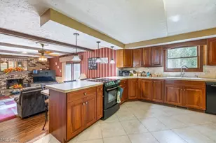 709 Oakhurst Dr, Amherst, OH 44001 - Photo 10