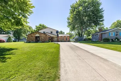 709 Oakhurst Drive, Amherst, OH 44001 - Photo 34