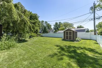 709 Oakhurst Drive, Amherst, OH 44001 - Photo 32