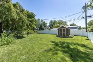 709 Oakhurst Dr, Amherst, OH 44001 - Photo 32