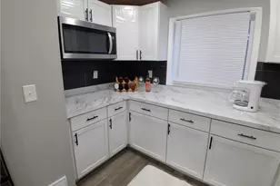 718 Easter Ave, Akron, OH 44307 - Photo 16