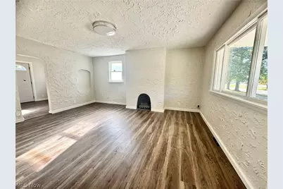 2044 E 29th Street, Lorain, OH 44055 - Photo 4
