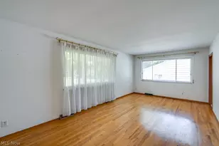 209 Shiawassee Ave, Akron, OH 44333 - Photo 6