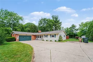 693 Woodbrook Rd, Cuyahoga Falls, OH 44223 - Photo 1