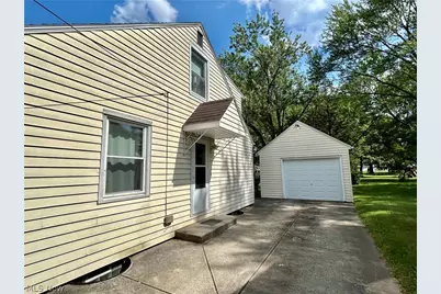 3241 Estates Circle, Youngstown, OH 44511 - Photo 24