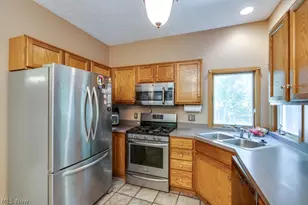 5209 Orchard Ln, North Ridgeville, OH 44039 - Photo 10
