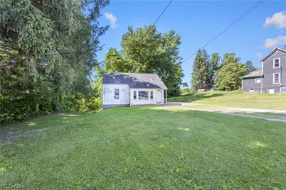 1402 E Wheeling Avenue, Cambridge, OH 43725 - Photo 2