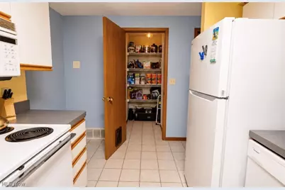 6215 Hidden Creek Drive #316, Lorain, OH 44053 - Photo 12