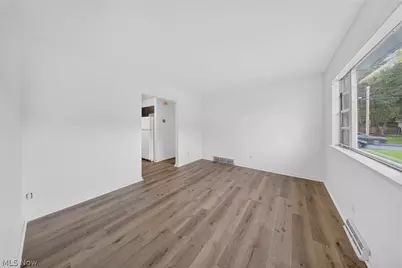 1095 Saint Michaels Avenue, Akron, OH 44320 - Photo 6