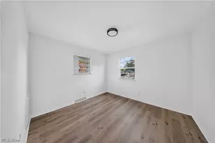 1095 St Michaels Ave, Akron, OH 44320 - Photo 12