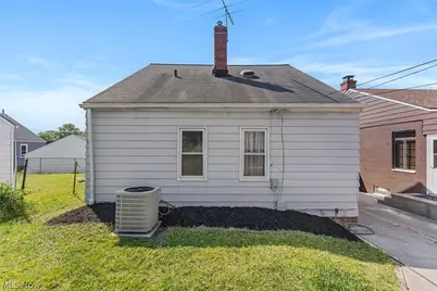 11301 Mountview Avenue, Garfield Heights, OH 44125 - Photo 2