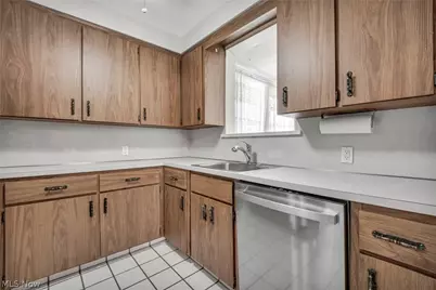 424 E 326th Street, Willowick, OH 44095 - Photo 6