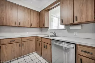 424 E 326th St, Willowick, OH 44095 - Photo 6