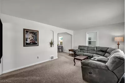 424 E 326th Street, Willowick, OH 44095 - Photo 2