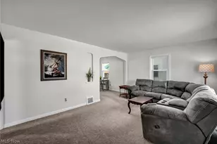 424 E 326th St, Willowick, OH 44095 - Photo 2