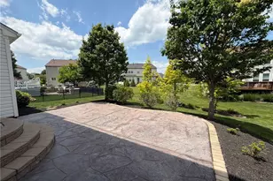 421 Windham Ct, Grandview Heights, OH 44147 - Photo 16