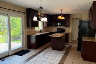 421 Windham Ct, Grandview Heights, OH 44147 - Photo 2